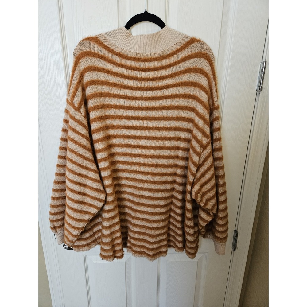 NWT Davi & Dani Oversized Rust Striped Fuzzy V-Neck Sweater, Plus Sz. 1X - Picture 6 of 8